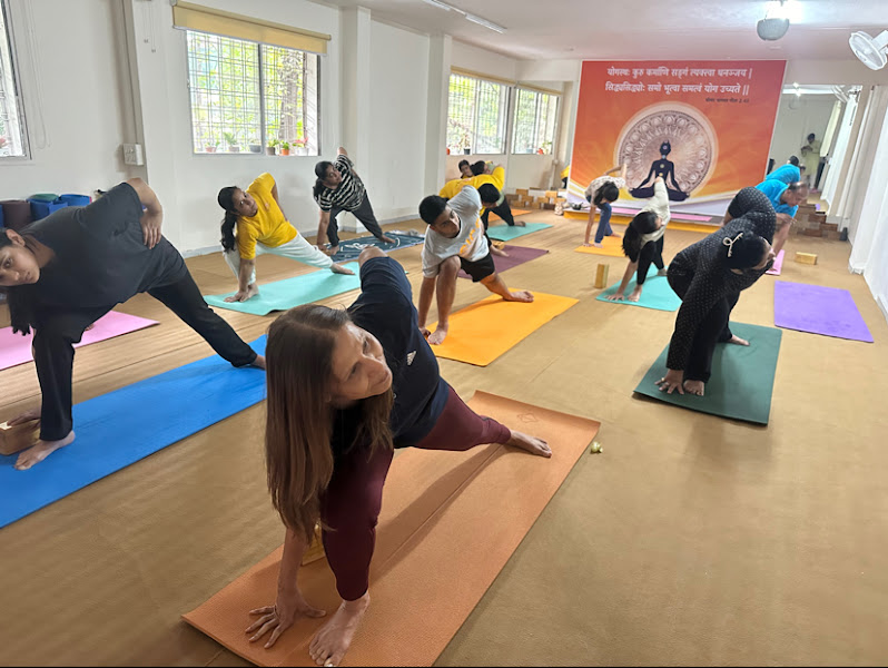 AERIAL YOGA