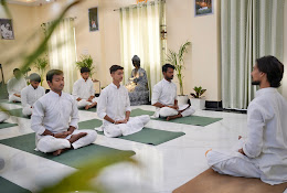 Dhyanasth  Yoga 